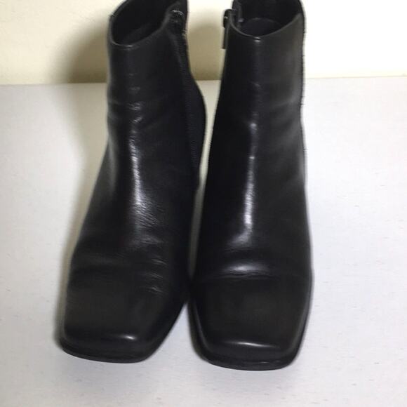 White Mountains leather booties size 7.5 - Picture 3 of 7